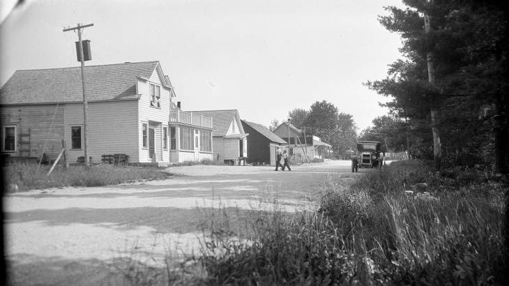 1927 Garrett Bay Road Street Scene of Butcher, Cheese, and Tool Shops (East View); Courtesy of University Wisconsin Milwaukee Libraries. collections.lib.uwm.edu.
